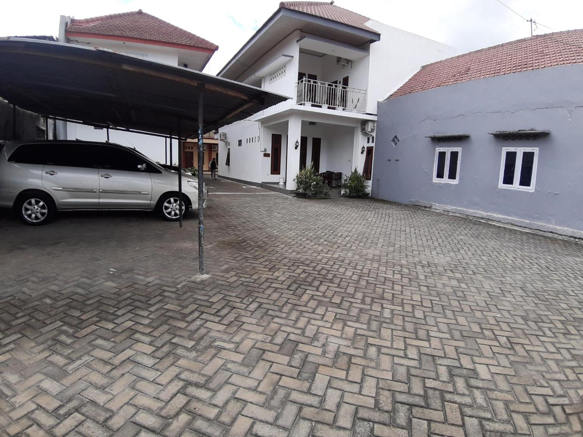 Oyo 2826 Panderman Residence Blitar Exterior foto